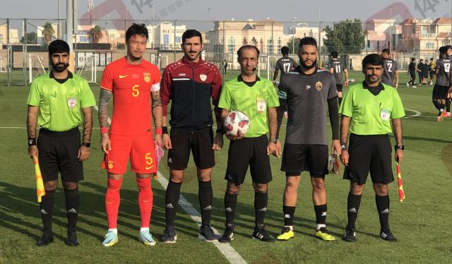 1703554770881024284.png 4-双方队长挑边后合影.png