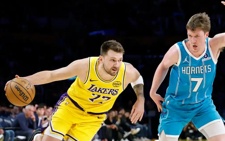 足球比分直播-惨败黄蜂18分，湖人5战4负排西部第5，东契奇空砍39分，老詹29+9