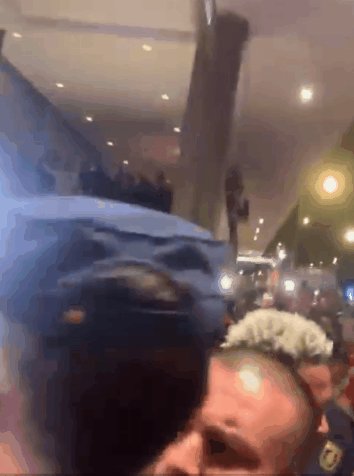 秘鲁球员与西班牙警察发生冲突 只因警察认错人?