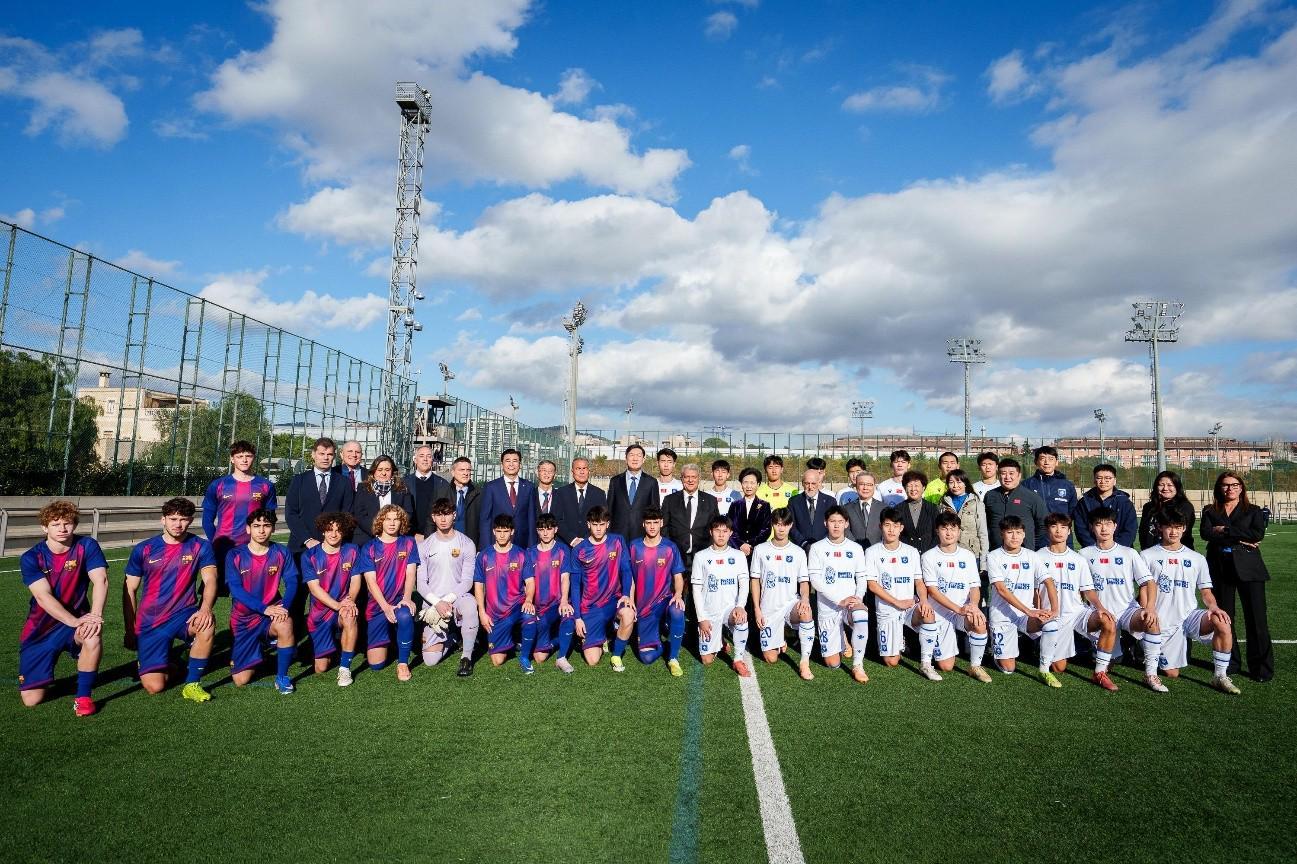 西甲联盟和巴萨在拉玛西亚接待中国高层代表团，聚焦青训体系成功经验