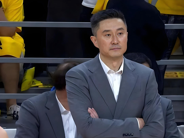 新球体育-CBA名记质疑杜锋：第四节比赛，为何要弃用徐杰？|广东队|北京队|cba季后赛|广东男篮|北京首钢_新浪体育_新浪新闻